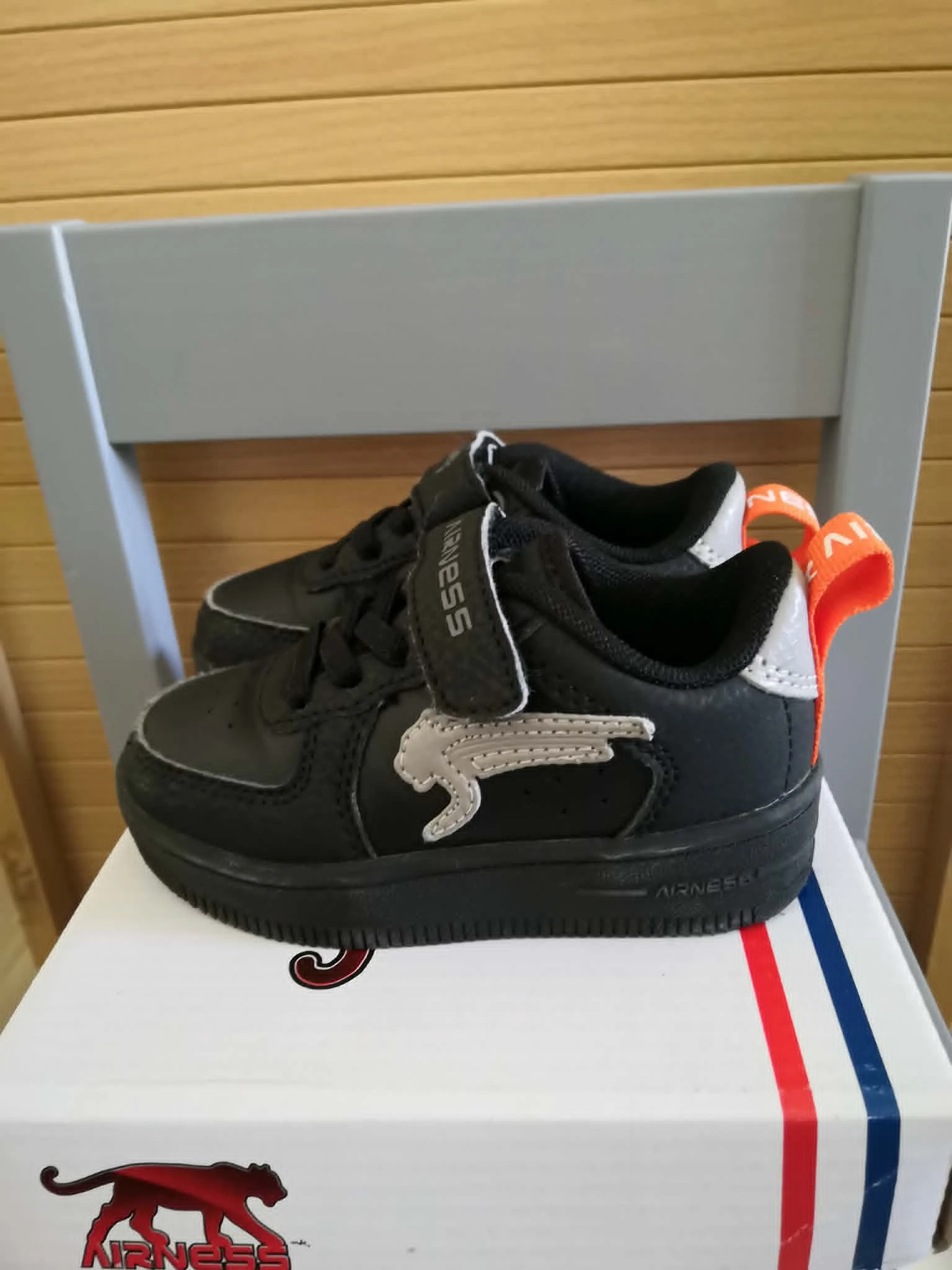 Scratch + Elastic Sneakers Black and Orange Size 22 Airness – photo 3